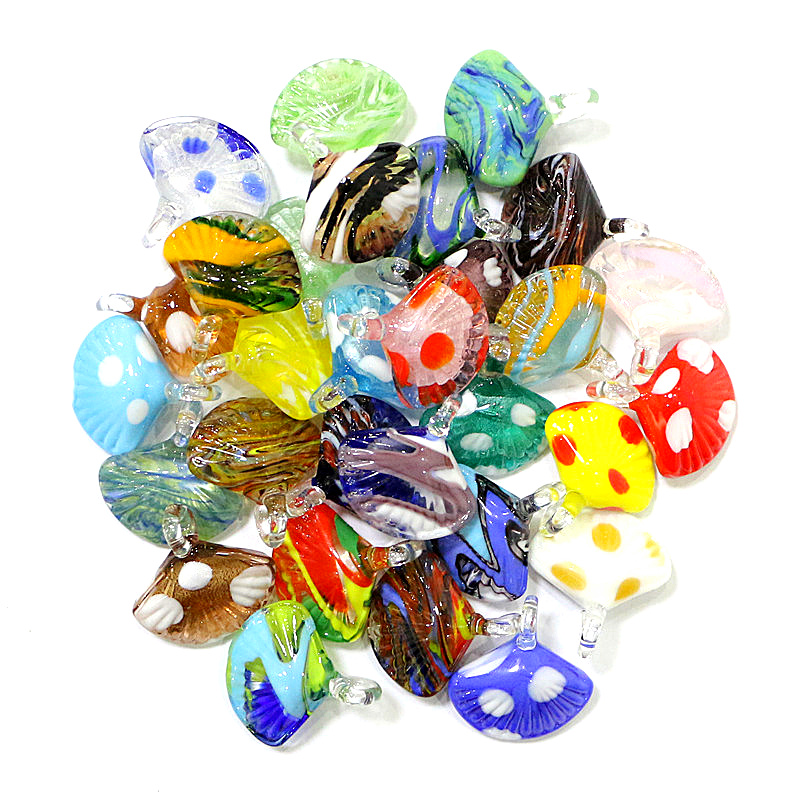 Marine Aquarium Europe - Kleurrijke miniatuur glazen zeeschelp charme hanger